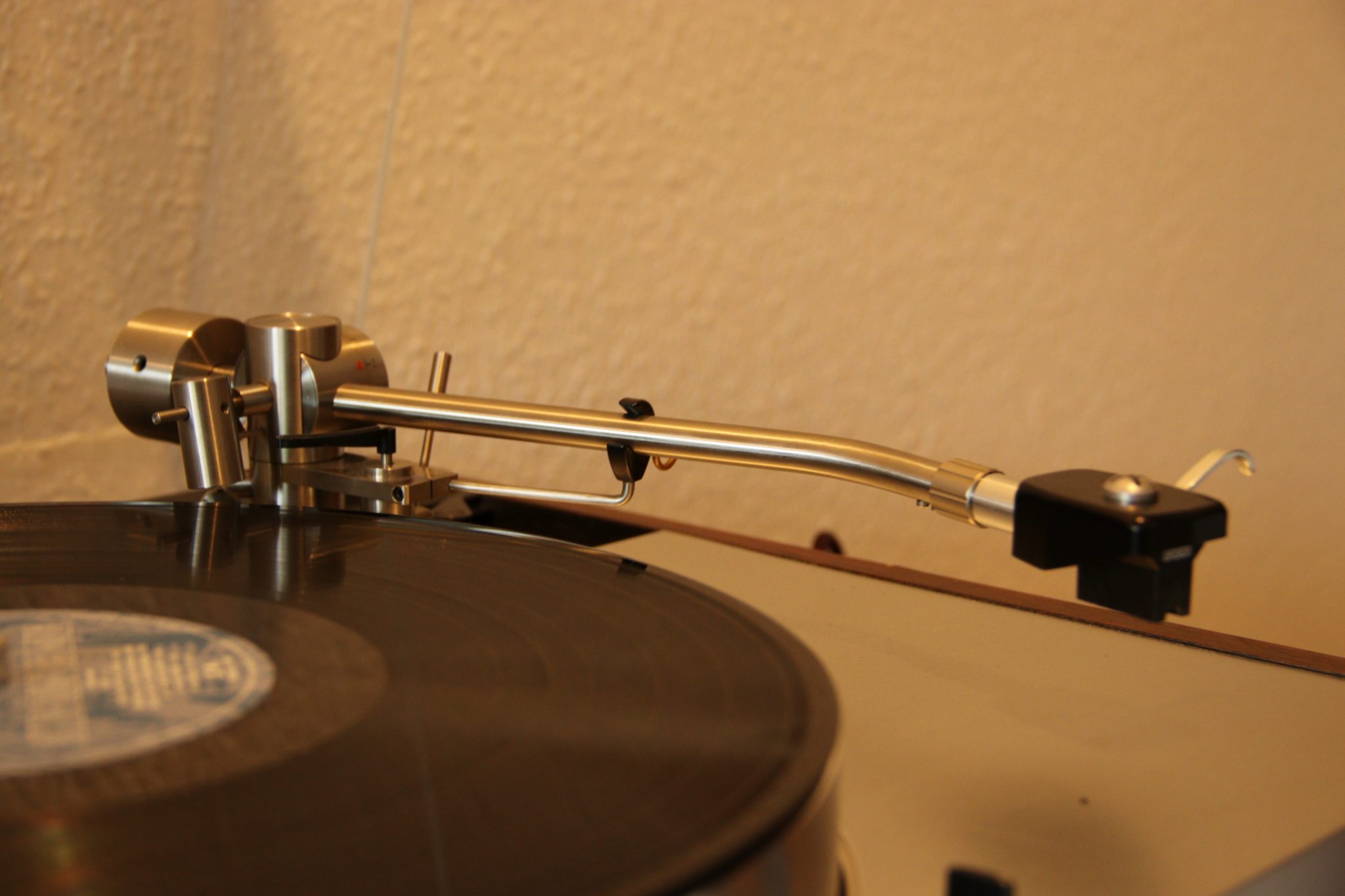 Tonearm resonance theory or how I learned to stop worrying and love